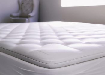 What Are the Pros and Cons of a Hybrid Mattress