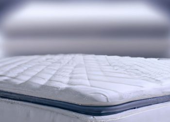 What is the Difference Between a Hybrid and Innerspring Mattress