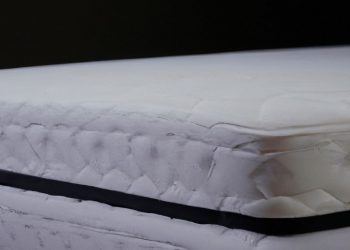 What is the Difference Between a Hybrid Mattress and a Regular Mattress